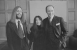 Original title:  Singer John Lennon and Yoko Ono with Prime Minister Pierre Elliott Trudeau. 
