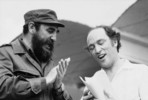 Titre original&nbsp;:  Cuban Prime Minister Fidel Castro and Prime Minister Pierre Elliott Trudeau join in a singalong during the P.M.'s Latin American Tour. 