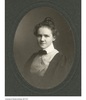 Titre original&nbsp;:  Annie Caroline MacDonald, Graduation portrait, 1901.

Creator: Park Bros., Toronto

Credit: University of Toronto Archives