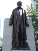 Titre original&nbsp;:    Statue of Sir Adam Beck, located on a traffic island on University Avenue by Queen Street East in Toronto. Statue originally erected in 1934. Picture taken July 30 2005.

