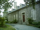 Titre original&nbsp;:  Le château Ramezay, situé rue Notre-Dame face à l'hôtel de ville dans le Vieux-Montréal