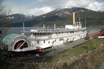 Titre original&nbsp;:    Description English: Sternwheeler Moyie, at Kaslo, BC, in April 2008. This photo is of a cultural heritage site in Canada, number 12748 in the Canadian Register of Historic Places. This photo is of a cultural heritage site in Canada, number 19025 in the Canadian Register of Historic Places. Date 25 April 2008, 16:16 Source DSC_0142.JPG Author Nikki from Canada

This image was originally posted to Flickr by nikki_tate at http://flickr.com/photos/15532262@N00/2532137982. It was reviewed on 30 September 2009 by the FlickreviewR robot and was confirmed to be licensed under the terms of the cc-by-sa-2.0.

