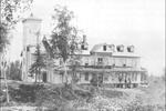 Titre original&nbsp;:  Il ne reste que des vestiges de l'hôtel... (Photo Odyssée des bâtisseurs); Horace Beemer, pionnier du tourisme au Québec