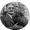 Titre original&nbsp;:    Description English: James Naismith (6 November 1861 – 28 November 1939), the inventor of basketball. Date Probably after 1891 (when Naismith invented the sport), and before his death in 1939. Source Escuela Virtual de Deportes - COLDEPORTES - Colombia (online copy). Author Evdcoldeportes.

