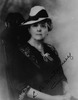 Original title:  Lucy Maud Montgomery, author of "Anne Of Green Gables". Lucy Maud Montgomery, auteure de « Ann Of Green Gables ». 