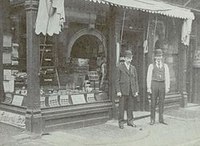 Titre original&nbsp;:  First Store in 1883 on Leader Lane and Colborne Street, James Grand and Samuel Toy - Wikipedia