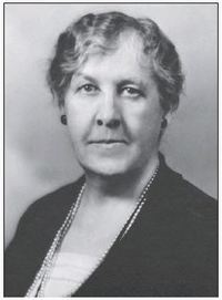 Original title:  Edith Rayside. From: Hamilton General Hospital School of Nursing Archives, courtesy of Mary Whitfield. Digital image by Mellisa Caza, McMaster Health Sciences Library.