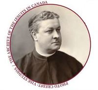 Titre original&nbsp;:  Gregory O'Bryan. 

Source: https://www.loyola.ca/sites/default/files/loyola-today/LoyolaToday_SummerFall2021.pdf [Original image source: The Archives of the Jesuits in Canada.] 