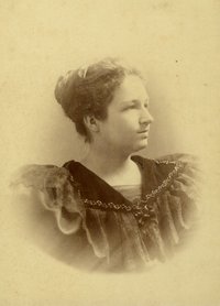 Original title:  Marie Gérin-Lajoie (née Lacoste) vers 1895.
