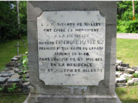 Titre original&nbsp;:  Monument du Père Énemond Masse | Le Québec, une histoire de famille