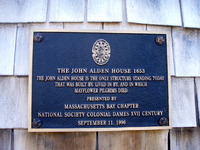 Original title:    Description English: Historic plaque and marker on the John Alden House in Duxbury, Massachusetts Date 15 March 2009(2009-03-15) Source Own work Author Pete Forsyth

