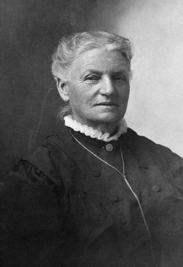 Titre original :  Sara Hymas Bates Daines, Mormon pioneer, southern Alberta. [ca. 1910]. Image courtesy of Glenbow Museum, Calgary, Alberta.


