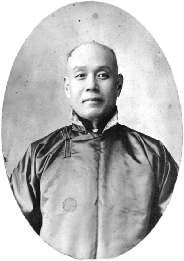 Titre original :  [Studio portrait (possibly) of Chang Toy] - City of Vancouver Archives