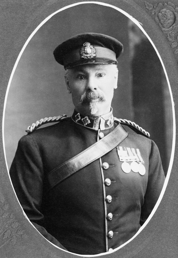 Titre original :  Inspector Charles Constantine, North-West Mounted Police. [ca. 1900]. Image courtesy of Glenbow Museum, Calgary, Alberta.