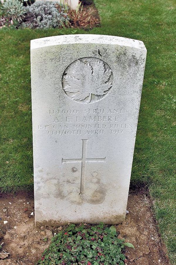 Titre original :  Gravestone of Augustine Emmanuel ('Gus') Lambert – from the Digital Collection at the Canadian Virtual Memorial: http://www.veterans.gc.ca/eng/remembrance/memorials/canadian-virtual-war-memorial/.