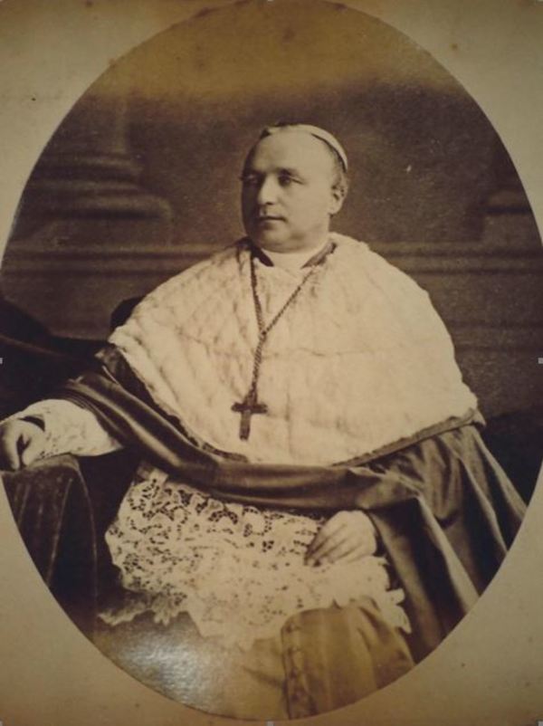 Titre original :  Bishop George Conroy. From: Parsons Album, W.J. Ryan Collection, Archives of the Archdiocese of Saint John's, Newfoundland. 