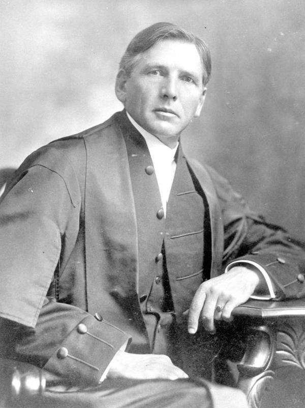 Titre original :  Chief Justice James Alexander MacDonald.