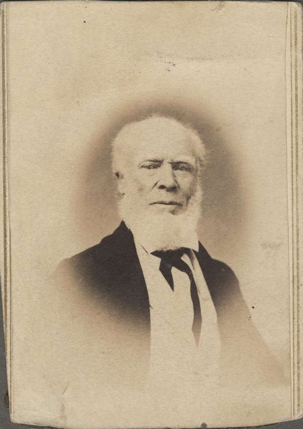 Titre original :  Image courtesy of the Oregon Historical Society. Image created circa 1872. Donald Manson, pioneer of 1824, from Scotland, via British Columbia, and the Hudson's Bay Company. He married Felicite Lucier in 1828, and they settled in Champoeg, Oregon. They had eight children. Cartes-de-visite Collection; Org. Lot 500; b4.f717-2; OrHi 9886a.