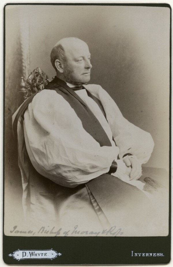 Titre original :  James Butler Knill Kelly by David Whyte. 
albumen cabinet card, circa 1880s-1890s
5 3/4 in. x 4 in. (145 mm x 103 mm) image size
Given by Corporation of Church House, 1949
Photographs Collection
NPG x159216
Source: https://www.npg.org.uk/collections/search/portrait/mw220970/James-Butler-Knill-Kelly 
Used under Creative Commons license: http://creativecommons.org/licenses/by-nc-nd/3.0/
 