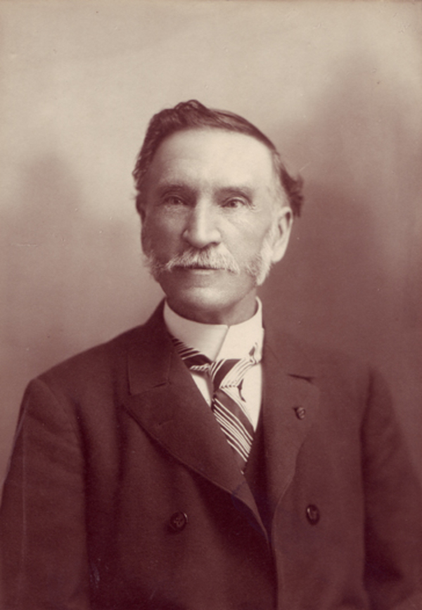 Titre original :  File:Photograph of Adolphe-Basile Routhier (cropped).jpg - Wikimedia Commons