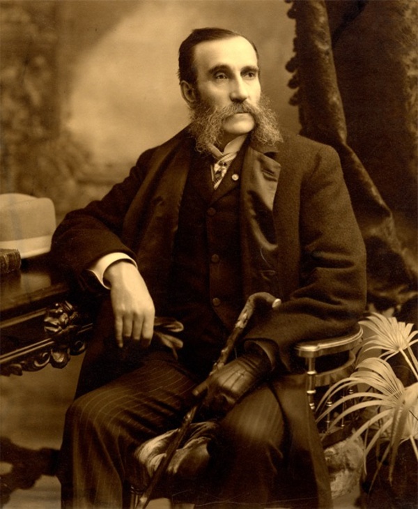 Titre original :  File:Félix-Gabriel Marchand, ca. 1899.jpg - Wikimedia Commons