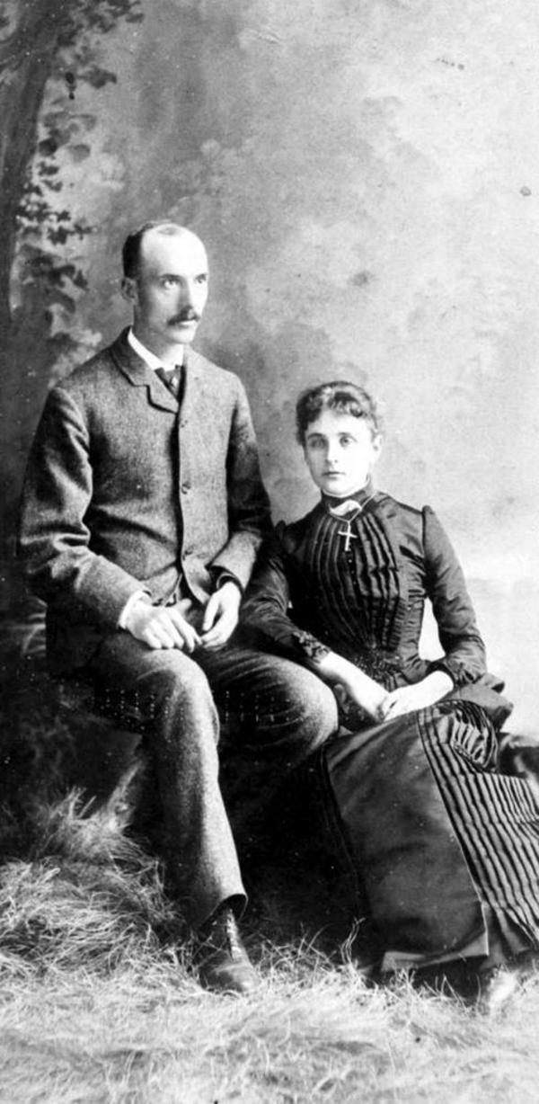 Titre original :  Dr. and Mrs. Richard Irvine Bentley, New Westminster. - RBCM Archives
1884 