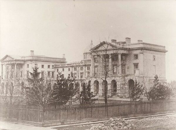 Original title:  Toronto_OsgoodeHall_1856.jpg