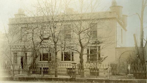 Original title:  Boulton, Henry John, 'Holland House', Wellington Street West, south side, between Bay & York Streets. Date: 1890 circa. Toronto Public Library, Baldwin Collection of Canadiana. 