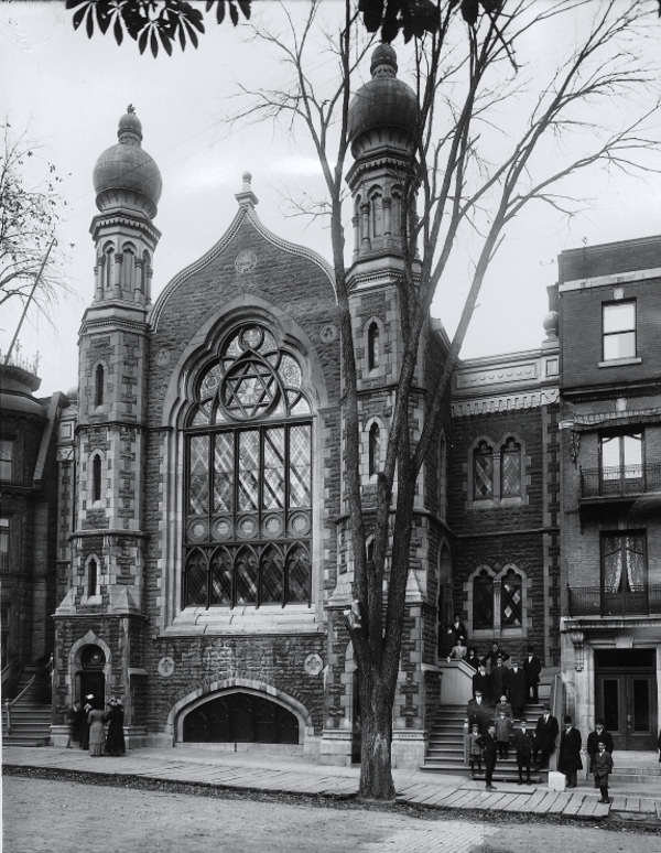 Titre original :    Description English: Photograph, Shaar Hashomayim synagogue, 59 McGill College Avenue, Montreal, about 1910-11, Wm. Notman & Son, Silver salts on glass - Gelatin dry plate process - 25 x 20 cm Français : Photographie, La synagogue Shaar Hashomayim, au 59, avenue McGill College, Montréal, vers 1910-1911, Wm. Notman & Son, Plaque sèche à la gélatine, 25 x 20 cm Date between 1910(1910) and 1911(1911) Source This image is available from the McCord Museum under the access number VIEW-10763 This tag does not indicate the copyright status of the attached work. A normal copyright tag is still required. See Commons:Licensing for more information. Deutsch | English | Español | Français | Македонски | Suomi | +/− Author Wm. Notman & Son

