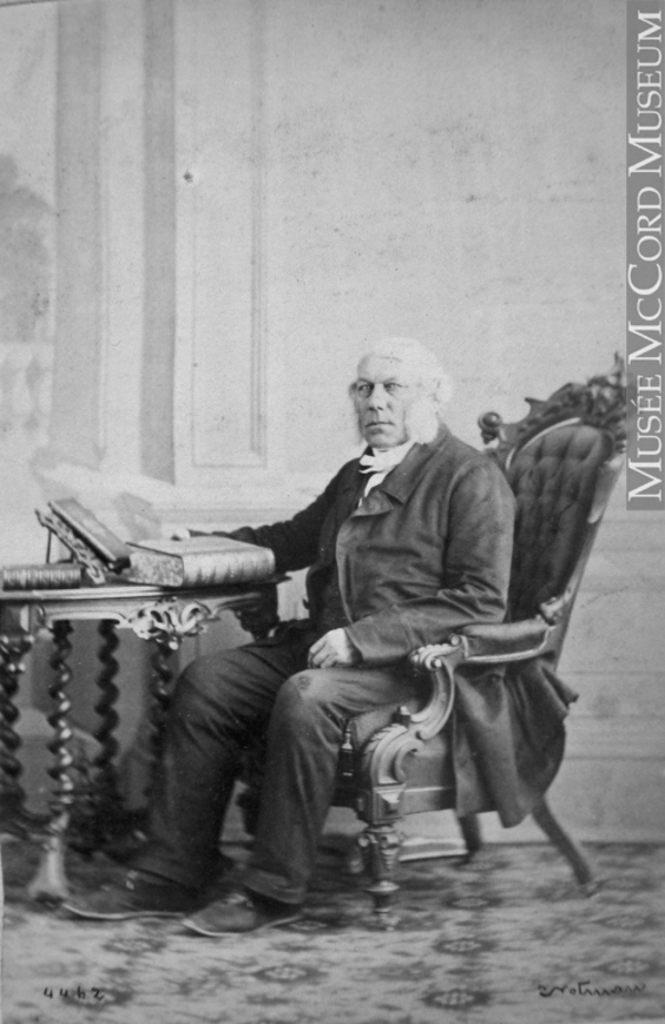 Titre original :  Photograph Rev. R. R. Burrage, Montreal, QC, 1862 William Notman (1826-1891) 1862, 19th century Silver salts on paper mounted on paper - Albumen process 8.5 x 5.6 cm Purchase from Associated Screen News Ltd. I-4462.1 © McCord Museum Keywords:  male (26812) , Photograph (77678) , portrait (53878)
