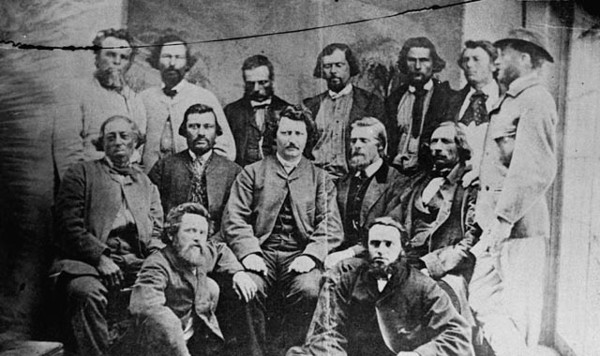 Titre original&nbsp;:    Description English: Councillors of the Provisional Government of the Métis Nation. Front row, L-R: Robert O'Lone, Paul Proulx. Centre row, L-R: Pierre Poitras, John Bruce, Louis Riel, John O'Donoghue, François Dauphinais. Back row, L-R: Bonnet Tromage, Pierre de Lorme, Thomas Bunn, Xavier Page, Baptiste Beauchemin, Baptiste Tournond, Joseph (Thomas?) Spence Français : Conseillers du gouvernement provisoire de la nation métisse Date 1870(1870) Source This image is available from Library and Archives Canada under the reproduction reference number PA-012854 and under the MIKAN ID number 3194516 This tag does not indicate the copyright status of the attached work. A normal copyright tag is still required. See Commons:Licensing for more information. Library and Archives Canada does not allow free use of its copyrighted works. See Category:Images from Library and Archives Canada. Aut