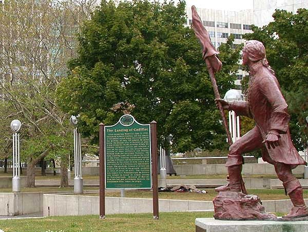 Titre original :    Statue of Antoine Laumet de La Mothe, sieur de Cadillac commemorating his landing along the Detroit River in Detroit, Michigan. (September 28, 2004)

© 2004 Matthew Trump



