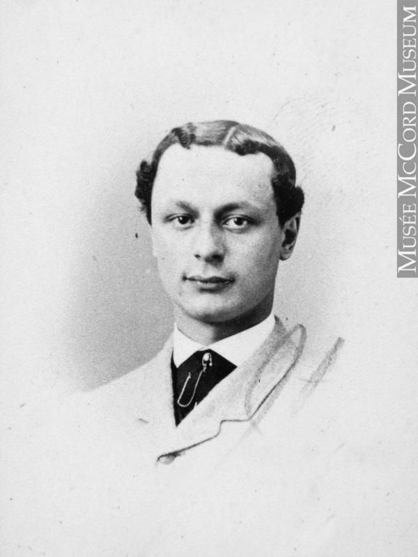 Titre original :  Photograph Louis-Gustave d'Odet d'Orsonnens, Montreal, QC, 1864 William Notman (1826-1891) 1864, 19th century Silver salts on paper mounted on paper - Albumen process 8.5 x 5.6 cm Purchase from Associated Screen News Ltd. I-11488.1 © McCord Museum Keywords:  male (26812) , Photograph (77678) , portrait (53878)