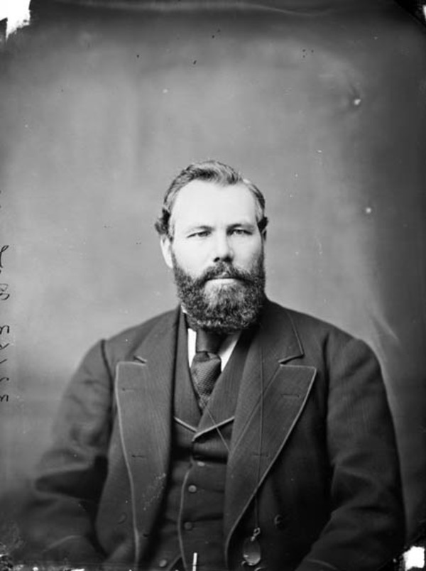 Titre original :  Hon. Simon Hugh Holmes, (Premier of Nova Scotia) b. July 30, 1831 - d. Oct. 14, 1919. 