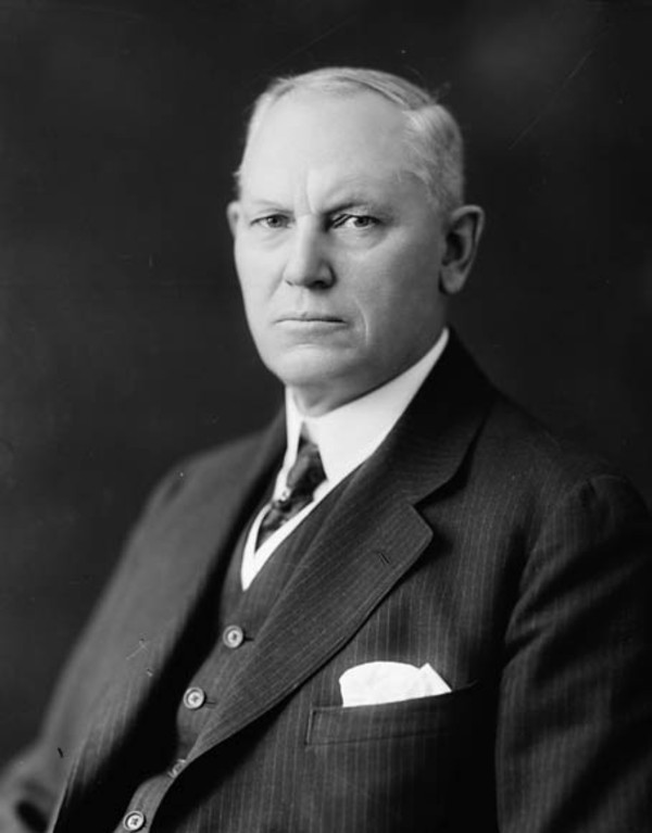 Titre original :  Hon. Frank Broadstreet Carvell, M.P., (Victoria-Carleton, N.B.), Minister of Public Works. 