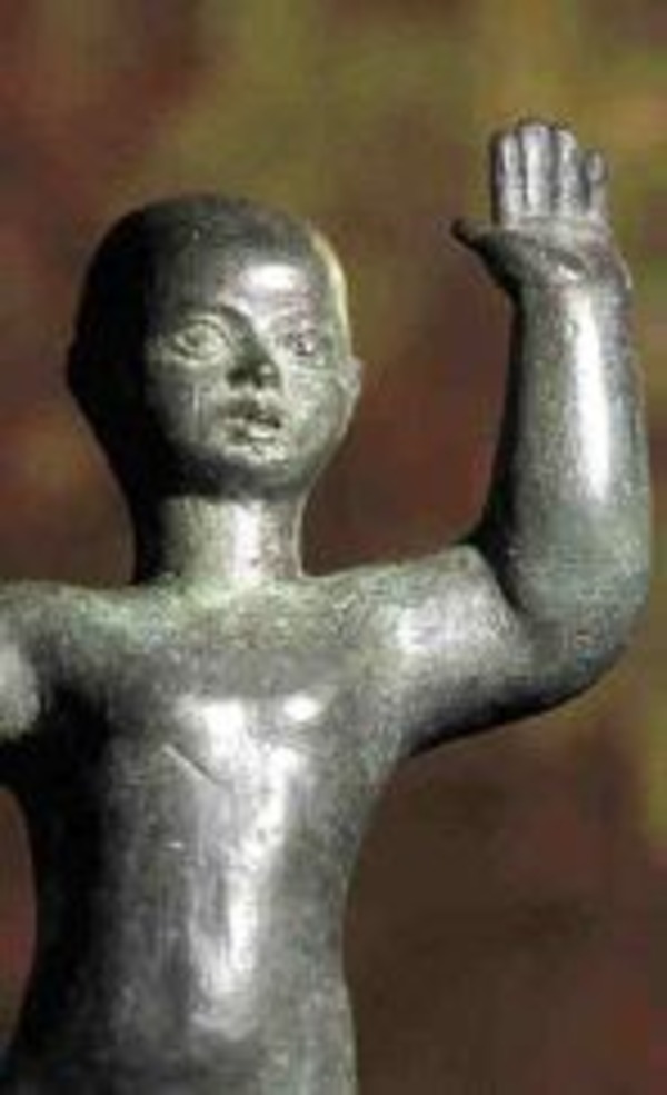 Titre original :  Snorri Þorfinnsson, the first child of European descent born in America, detail of statue in Ottawa